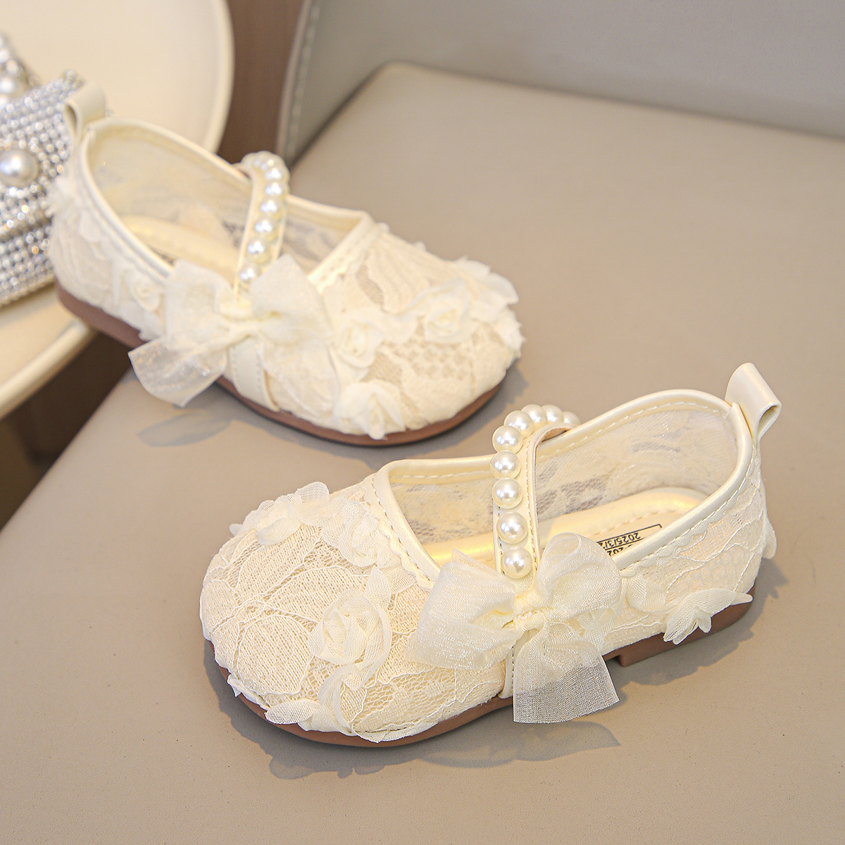 Exquisite Princess Fan girls lace shoes Pearl trip straps Cubic flower bow
