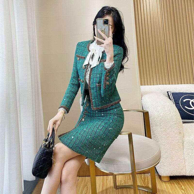 2024 Casual Versatile Loose Warm Slimming Tea Break French Little Style Half Skirt Set for Women