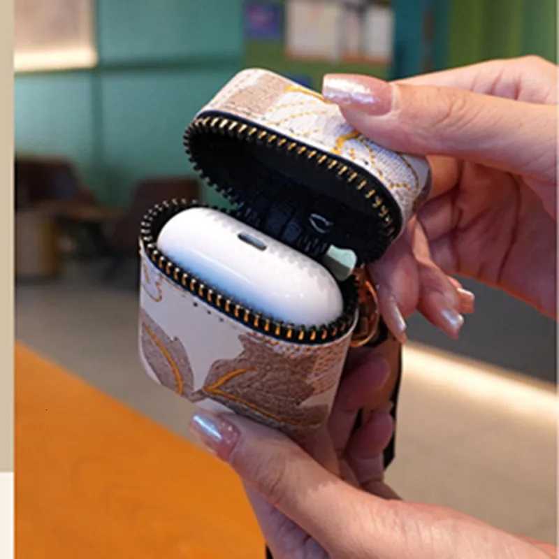 New Mini Chinese Embroidered Earphone Bag Zero Wallet Keychain Portable Storage Bag Wireless Earphone Protection Case Y250731