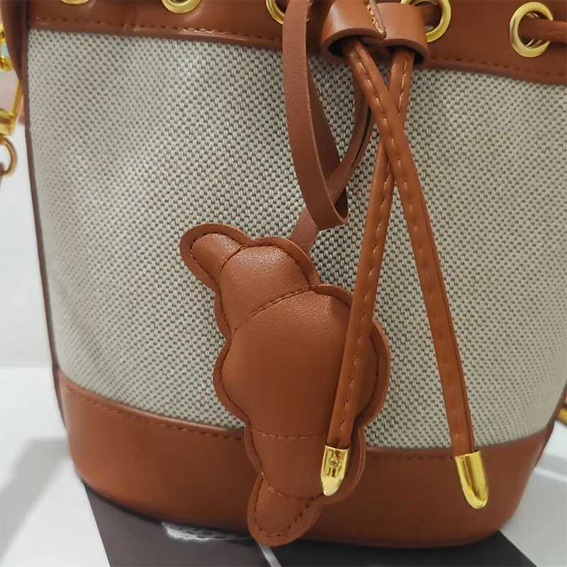 Trendy Women Men Cute Fashion Handmade Leather Croissant Keychain Kaii Cartoon Bag Handbag Backpack Charm Pendant Car Keyring Y250731
