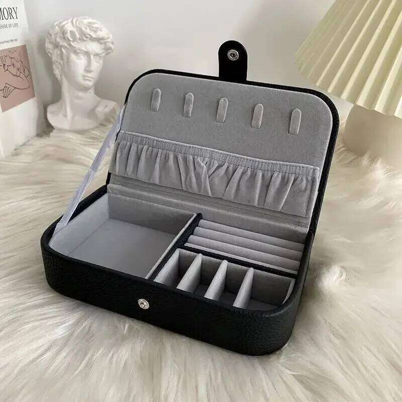 Hot Selling Portable Box Organizer Display Travel Jewelry Case Boxes Button Leather Storage Chenille Jeweler
