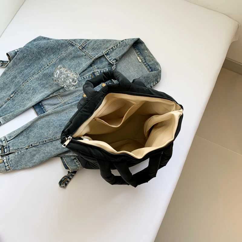 Women Puffer Tote Bag Fashion Shoulder Bag Large Capacity Chic Hobo Bag Lightweight Soft Cloud Tote Bag Stylish Commuting Bag Y250730