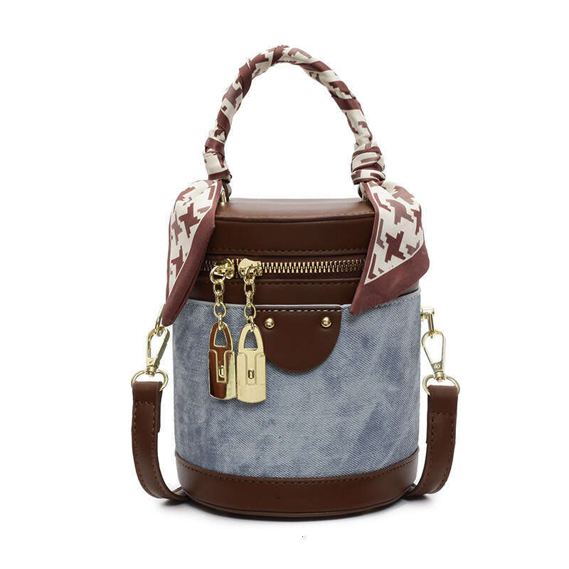 Summer New Fashion Niche for Women, Stylish and High-Value Crossbody Bag, Handheld Bucket Bag