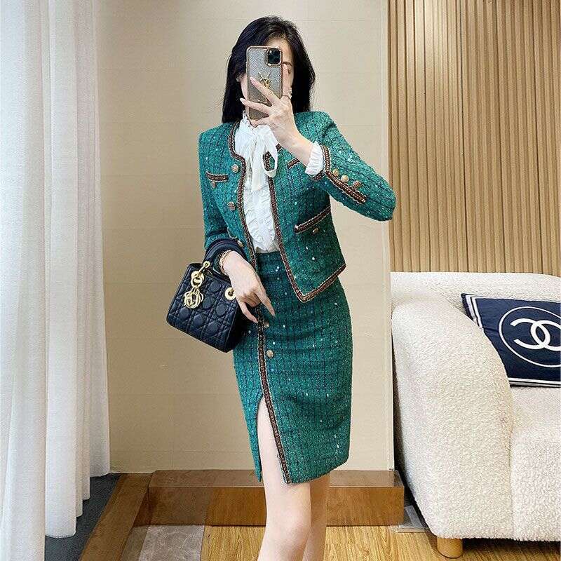 2024 Casual Versatile Loose Warm Slimming Tea Break French Little Style Half Skirt Set for Women