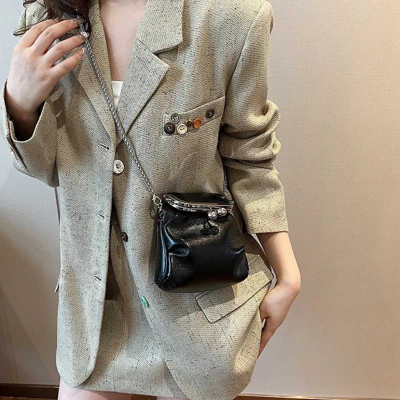1 Piece of Pure Color Chain Shoulder Bag for Women Versatile Crossbody Bag FAshionable Clip Small Square Bag Y250730