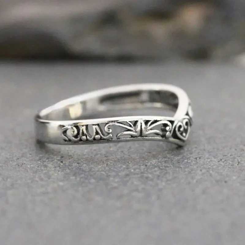 80 Delicate Hollow-out Design Ring Lady Versatile Exquisite Silver Color Finger Jewelry Graceful Low-key Daily Accessories y250730