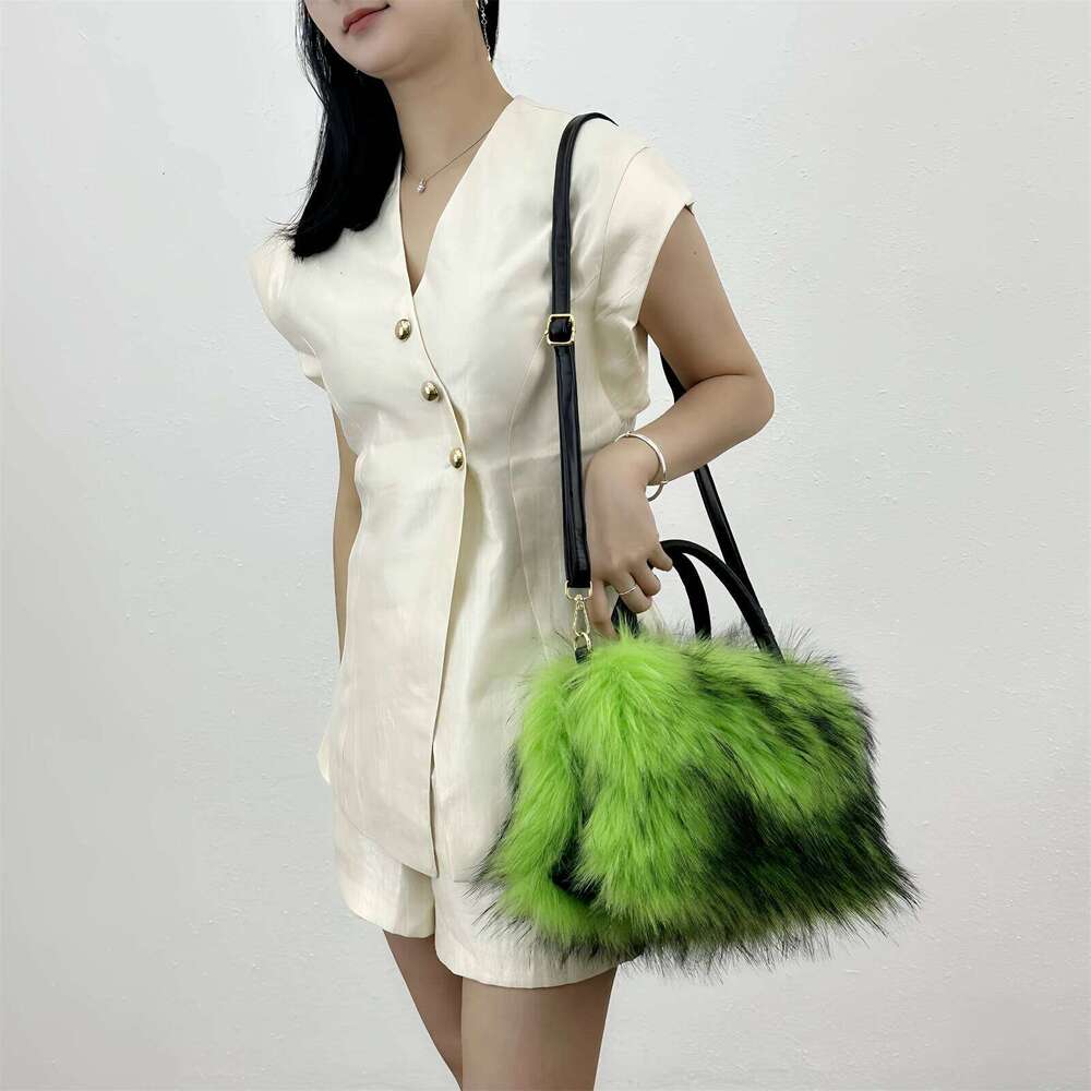 2025 New Design Women's Faux Handbag Winter Soft Warm Girls Fluffy Large Capacity Tote Bag High Quality Fur Purse