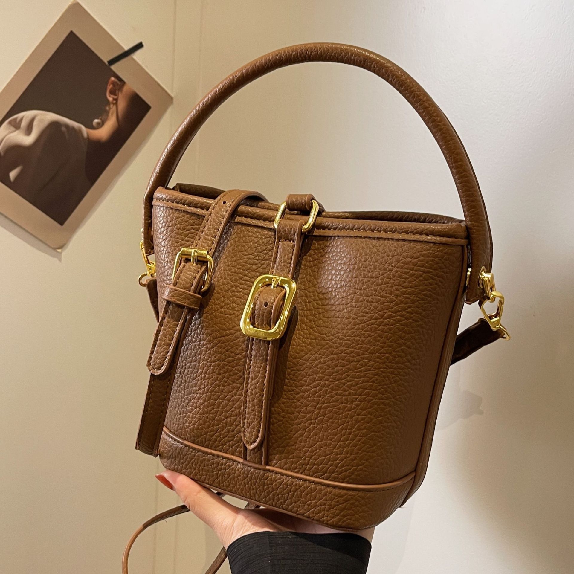 Niche bucket bag 2025 new bag autumn and winter versatile retro large-capacity high-end underarm shoulder messenger bag