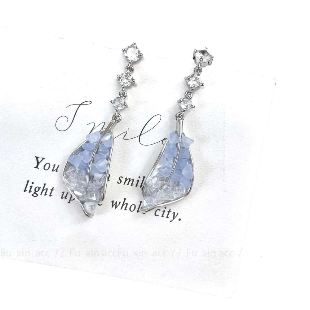 Blue Sea Salt Ice Crystal Leaf Tassel for Women, Unique and Elegant Fashion Accessories, New Style Earrings 942
