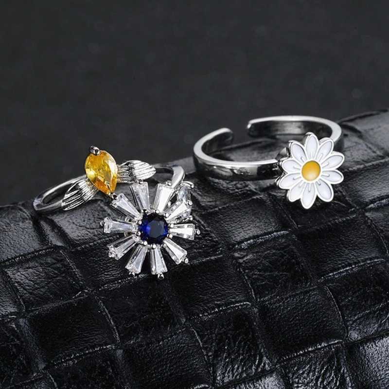 Titanium Stainless Steel Ring for Women Rotating Anxiety Fidget Adjustable Rings Silver Color Jewelry Lovely Flower Bee y250730