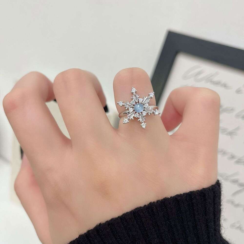 Cool Feeling Cat's Eye Snowflake Necklace for Women, Autumn and Winter Niche Atmosphere Exquisite Necklace, Light Unique Stunning Jewelry 10a