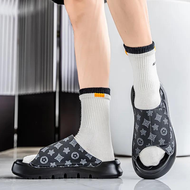 Free delivery of new designer slippers, flat slippers, women's sandals, girls' white and black fashionable embroidered slippers, outdoor sho