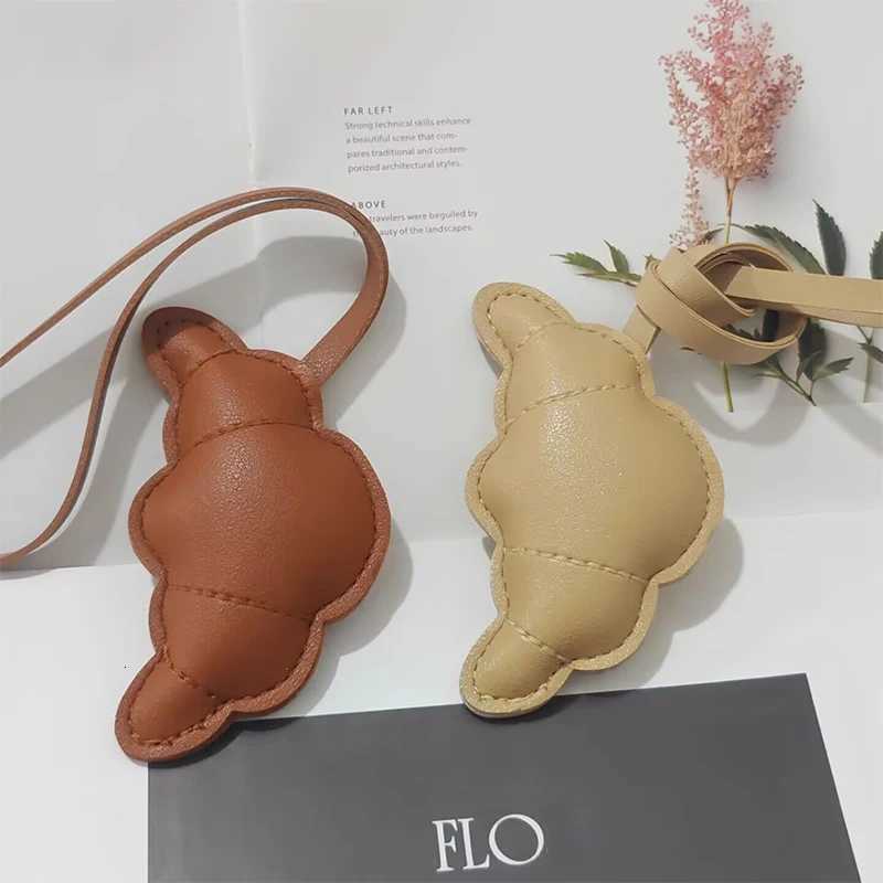 Trendy Women Men Cute Fashion Handmade Leather Croissant Keychain Kaii Cartoon Bag Handbag Backpack Charm Pendant Car Keyring Y250731