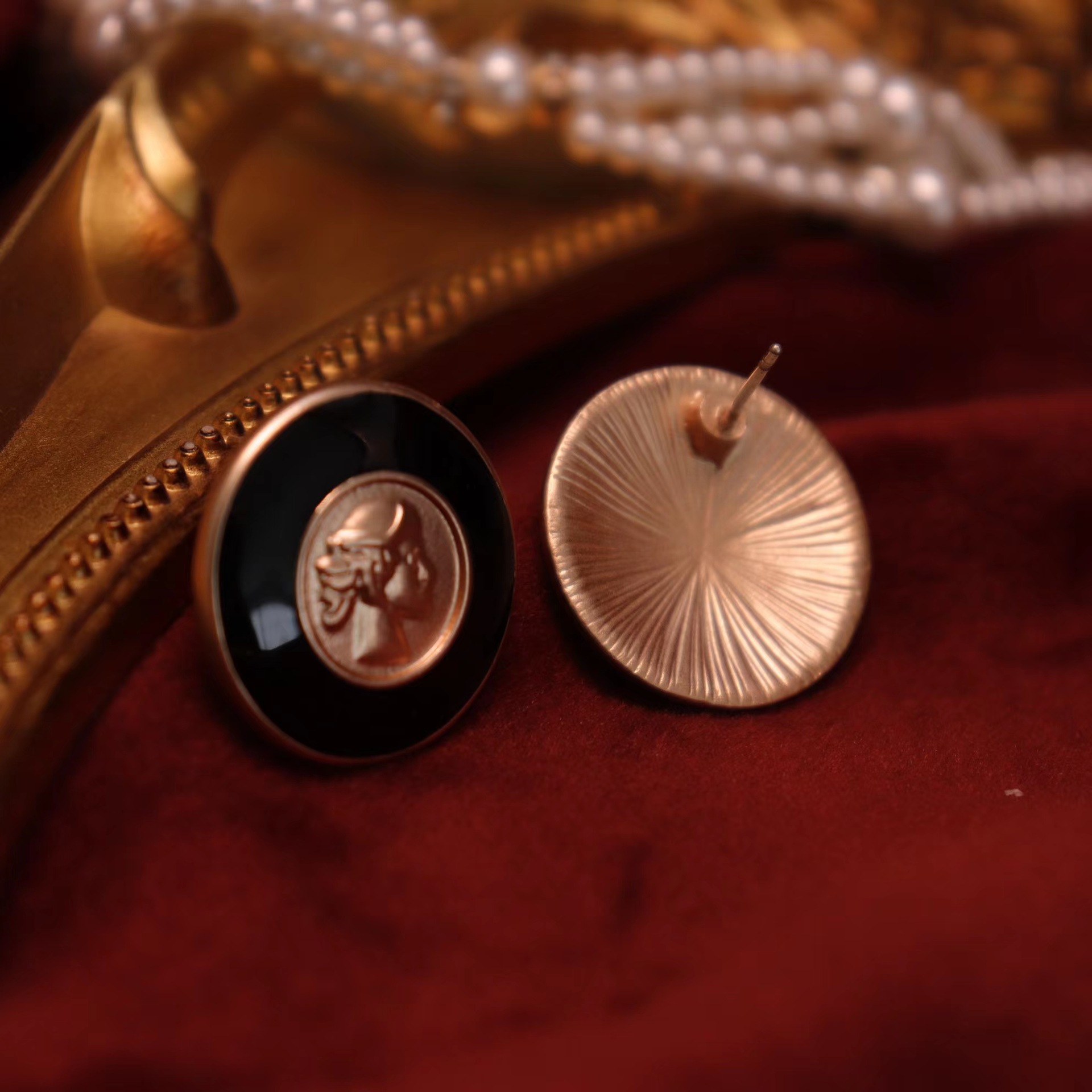 Free Shipping Designer Luxury Jewelry French Retro Retroflow Simple Style Portrait Classic High-end Matte Gold-plated Enamel Glaze Oil Drop Earrings