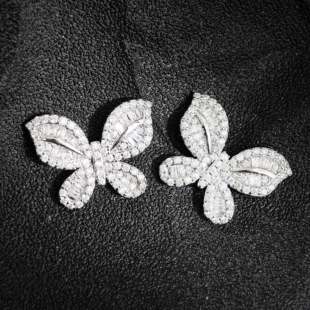 Korean Japanese Fashion Butterfly with Dias, Elegant and Simple Sier Needle White Gold for Women, Internet Celebrity Earrings e5613