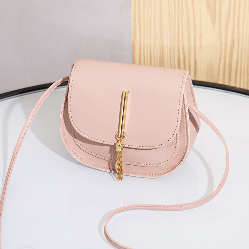 Golden tassel double-layer semi-circular single shoulder saddle bag fashionable and casual mobile phone bag, small bag