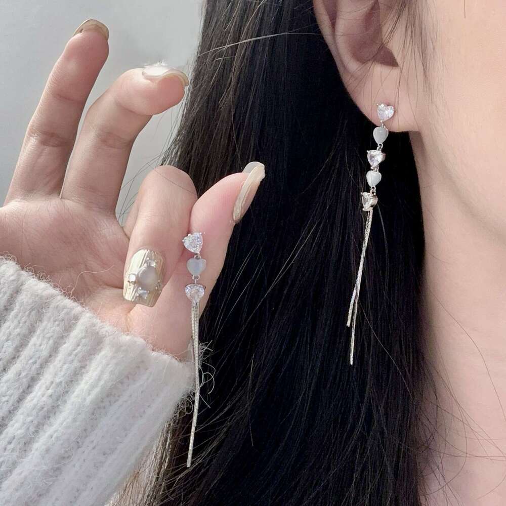 Asymmetric Flashing Zircon Heart Cat's Eye Stone Tassel Earrings for Women Unique Temperament Light High-end Sense Studs Ear Clips Gentle 901