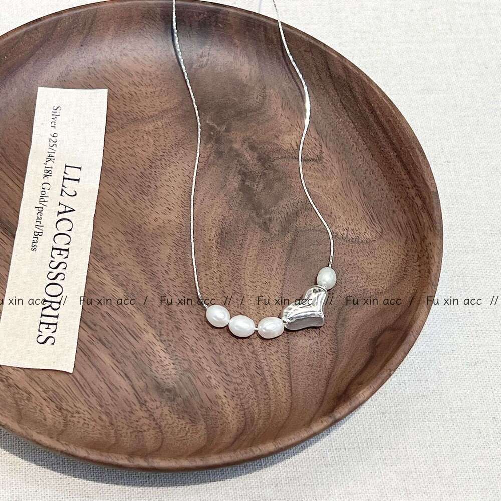 Autumn Winter New Natural Freshwater Pearl Beaded Necklace for Women, Niche High-end Irregular Flat Bean Collarbone Chain Choker cf1