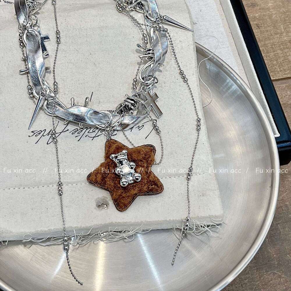 FX Autumn Winter New Plush Five-Pointed Star Tassel Pendant Necklace for Women Metal Bear Elegant High-End Collarbone Chain Choker b02
