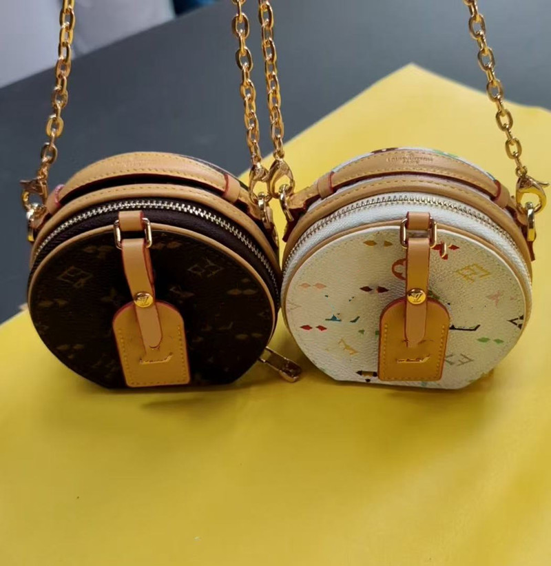 Micro Petite Boite Chapeau Sac Charm Designer Keychain Earphone Sac charme monogramme fait à la main