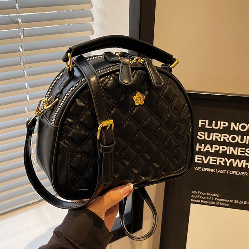 Solid color bag women 2025 high-end texture design messenger bag simple and versatile portable shell bag casual and versatile