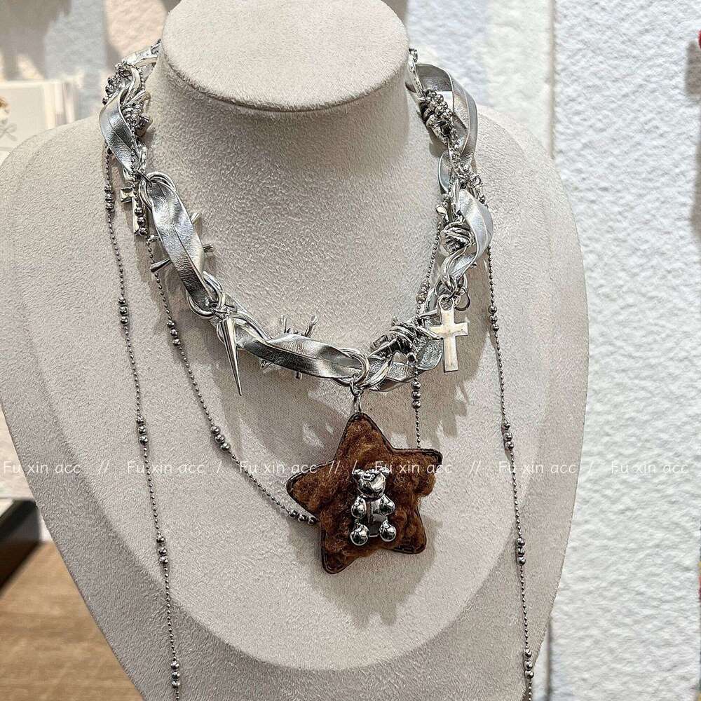 FX Autumn Winter New Plush Five-Pointed Star Tassel Pendant Necklace for Women Metal Bear Elegant High-End Collarbone Chain Choker b02