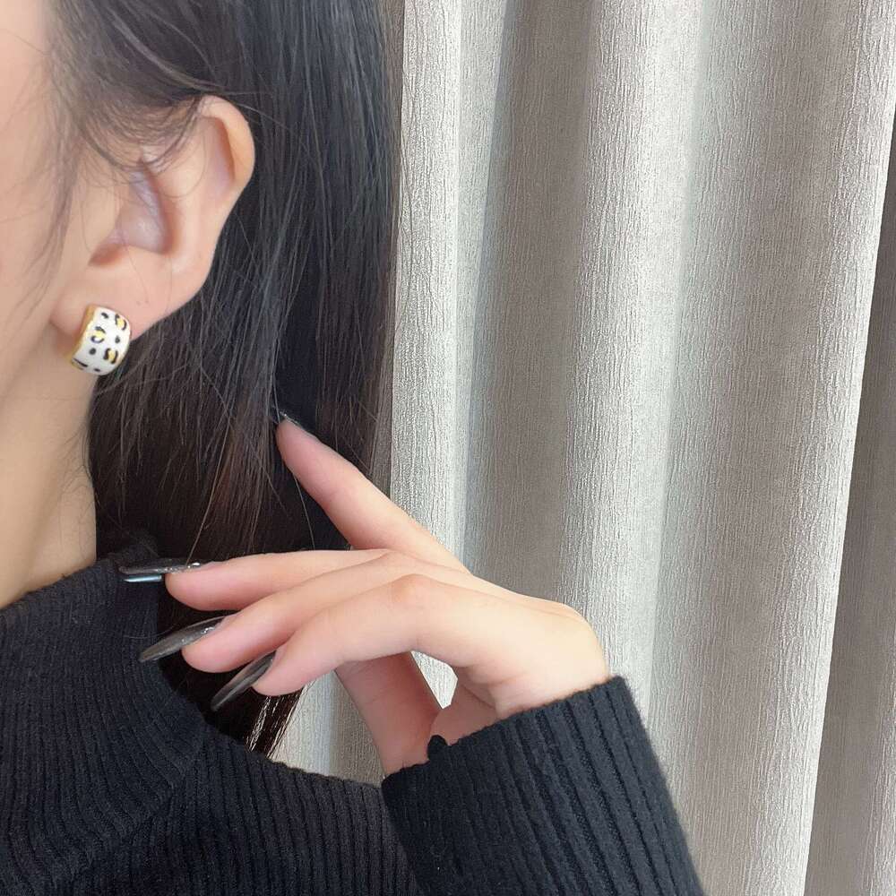 Melard Coffee Leopard Print for Women Autumn Winter 2024 New Earrings High-end Simple Versatile Ear Jewelry 2b8