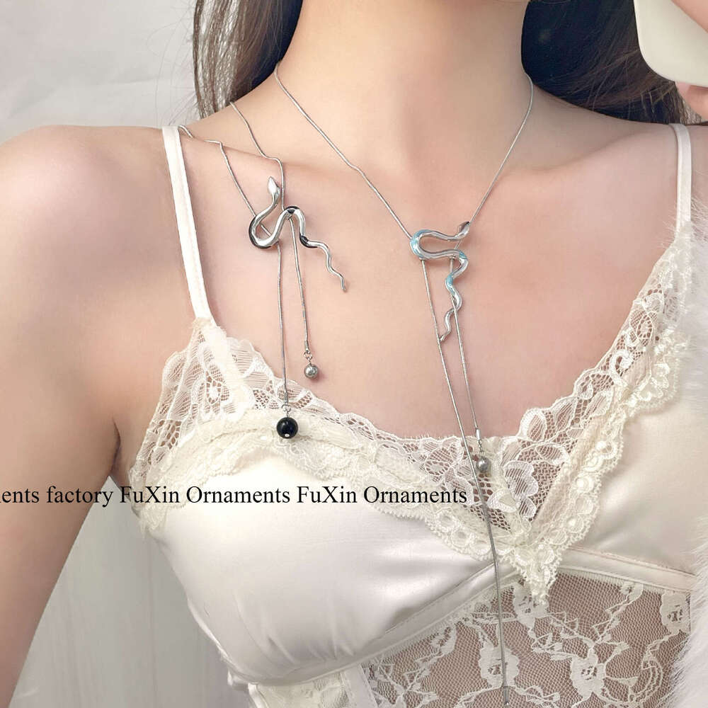 Black Mist Blue Oil Drop Serpentine Design Sense Pull Necklace Personality Ice Snake Series Niche Sweater Chain Unisex 06e