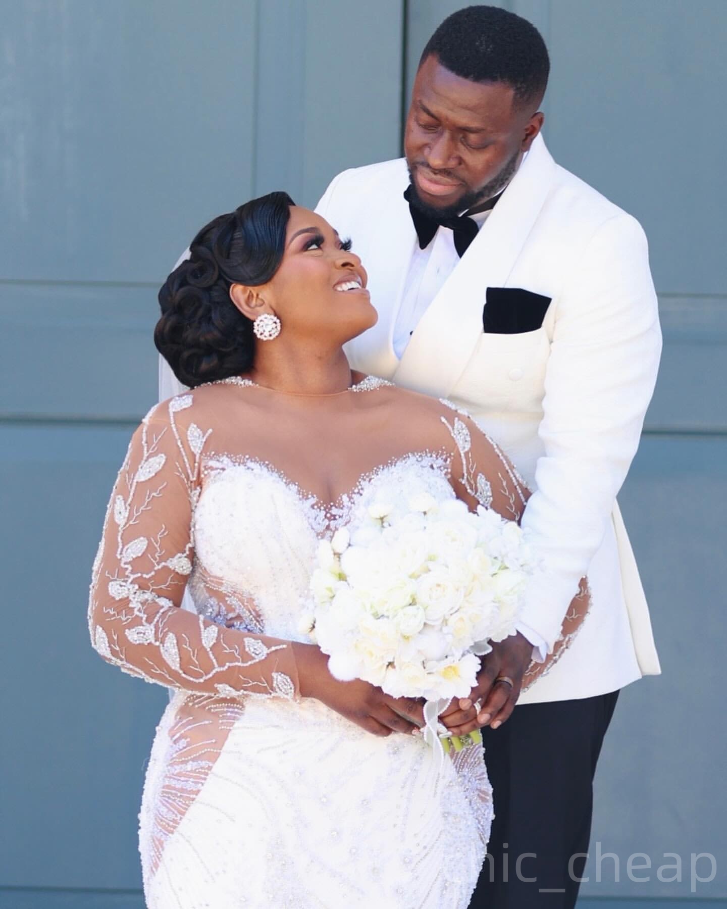 2025 Aso Ebi Plus Size Off White Mermaid Wedding Dress Lace Beaded Satin Sheer Neck Illusion Bridal Gowns Dresses ZJ06722