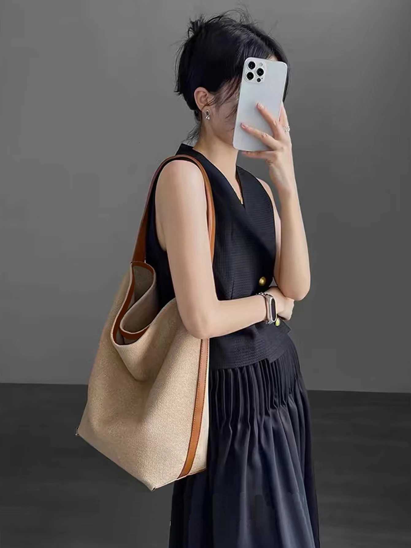Bucket bag for women 2024 new and lazy stylelarge capacity contrasting color tote bagfAshionable and simple shoulder Y250730