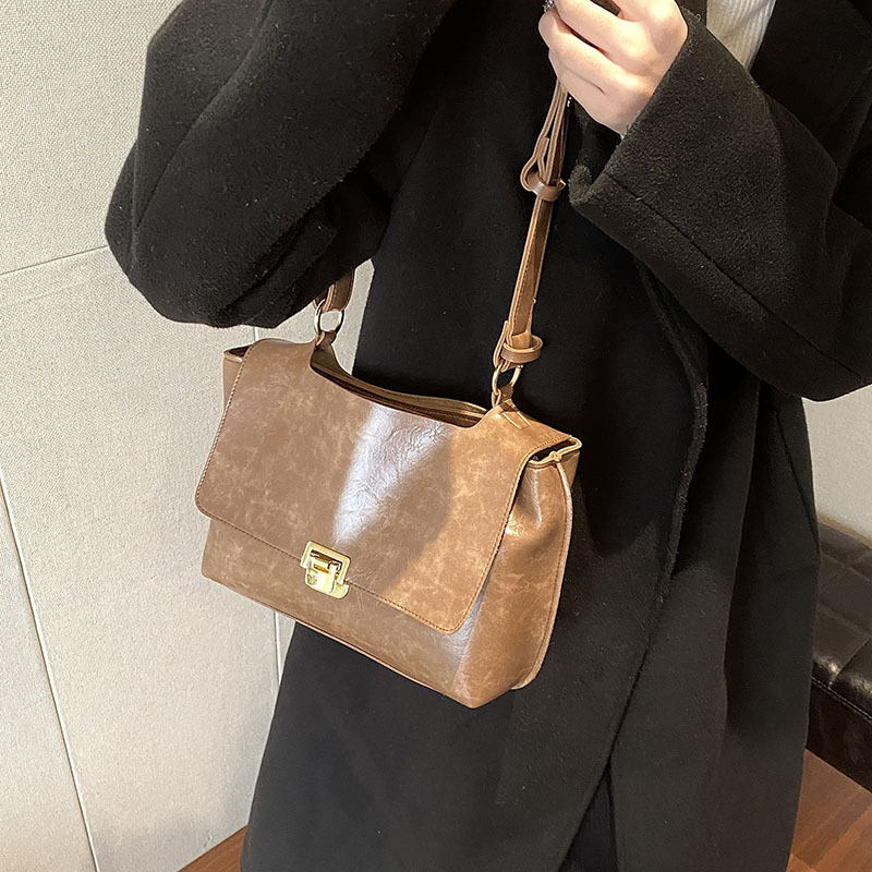 Niche fashion underarm bag women's 2025 new retro versatile tote bag high-end commuter shoulder handbag