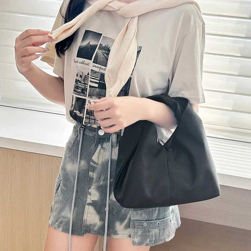 Solid Color Pleated Cloud Bag 2025 New Croissant Shaped Soft PU Shoulder Bag Women Minimalist Top Handle Bags for Daily Handbag Y250730