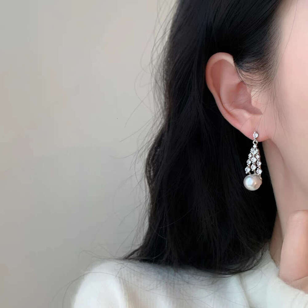 Minimalist Elegant Exquisite Ear Clips for Women Large Pendant French Style High-end Versatile Pearl Earrings f81