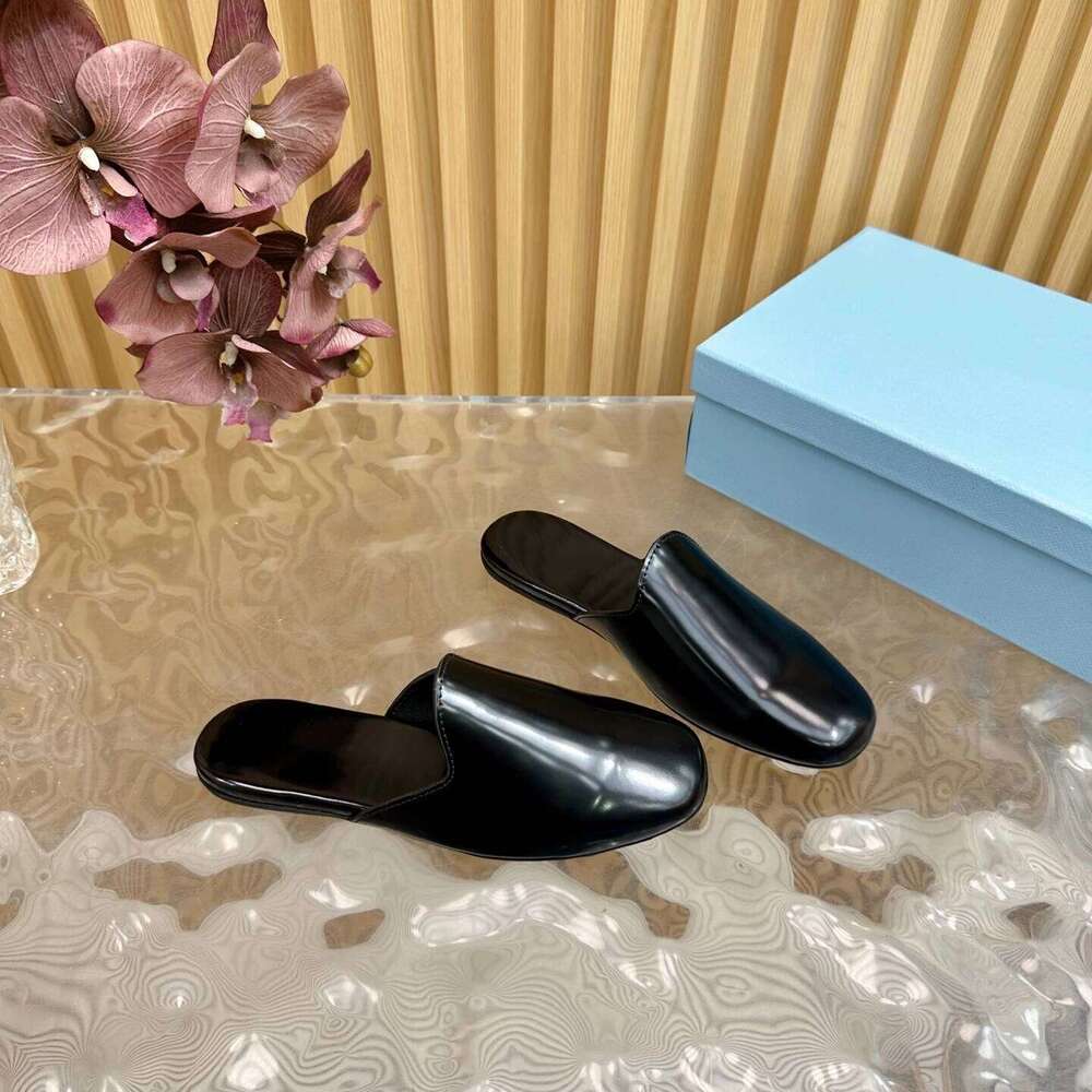 Women Size35-41 Genuine Leather Slippers Round Toes Mules Leisure Flats Solid Colors Designer Shoes Zapatillas De Mujer 790