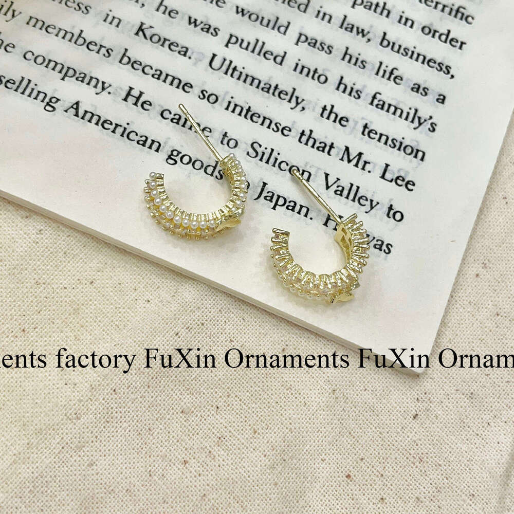 Butterfly Dream Zircon Exquisite High-end Versatile Niche Earrings Design Sweet Temperament Personality Ear Jewelry 25c