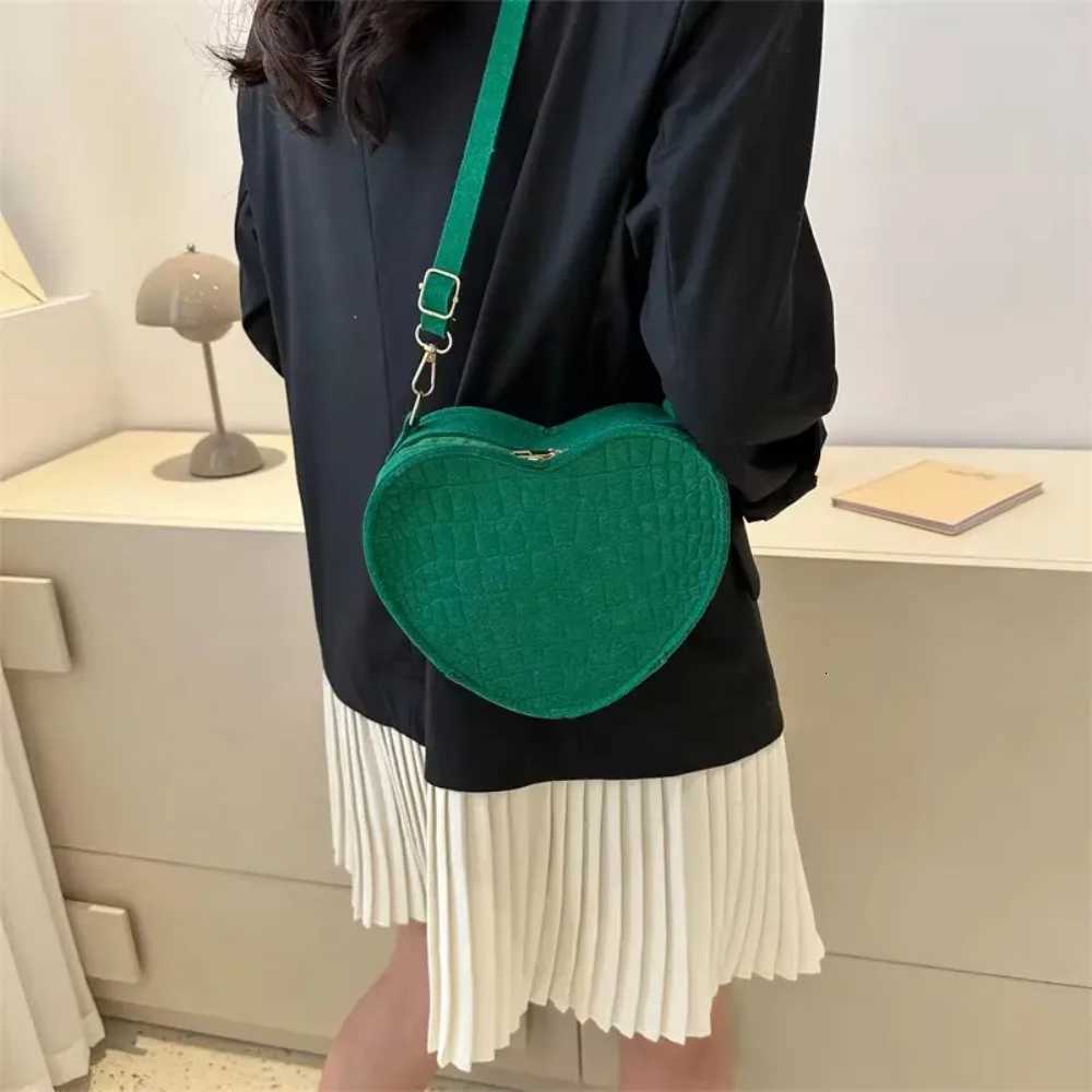 2023 Fashion Crossbody Bags for Women New Simple Single Shoulder Bag Casual Felt Love Handbag Womens Handbags Y250730