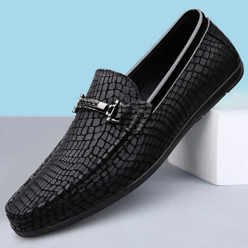 Summer Genuine Leather Men Loafers Breathable Flats Mens Casual Shoes Lightweight Driving Shoes Red Wedding Shoes Y250730