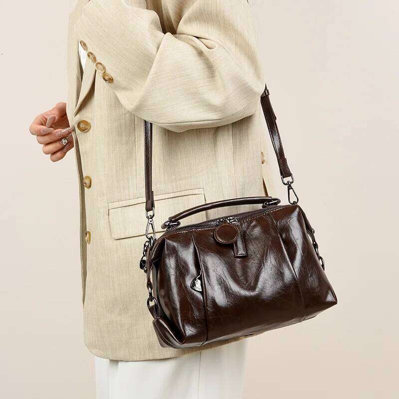 European And American Niche Handbags For Women 2025 Summer New Boston Shoulder Versatile Retro Commuter Crossbody Bag