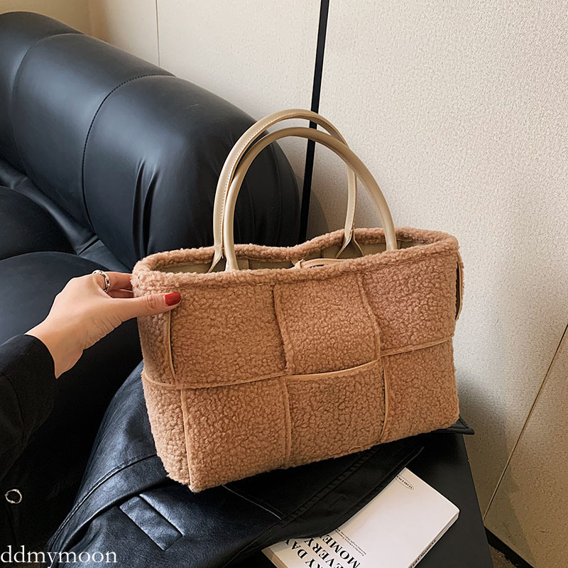 Korea Dongdaemun New Plush Woven Large Capacity Versatile Lamb Wool Handheld Tote Women's Shopping Bag ddmymoon