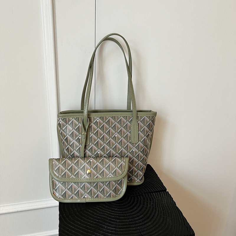 Classic Retro Tote 2025 Designer's New Trendy Large Capacity Handbag Simple Design Commuter Shoulder Bag Free Shipping