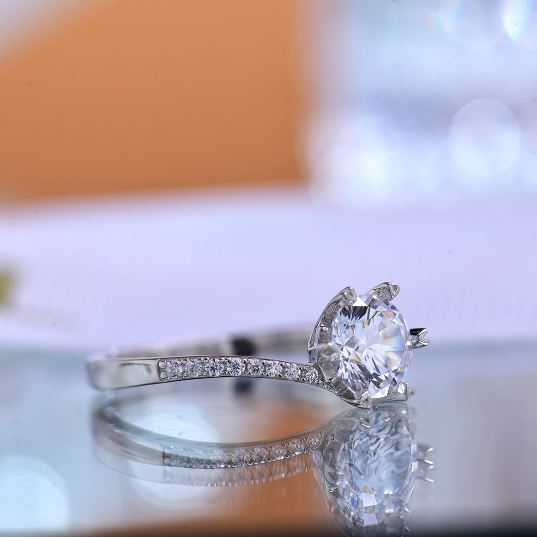 Designer Designed 1 Carat Moissanite Ring 925 Sterling Silver Engagement Wedding Ring Fashionable Gift