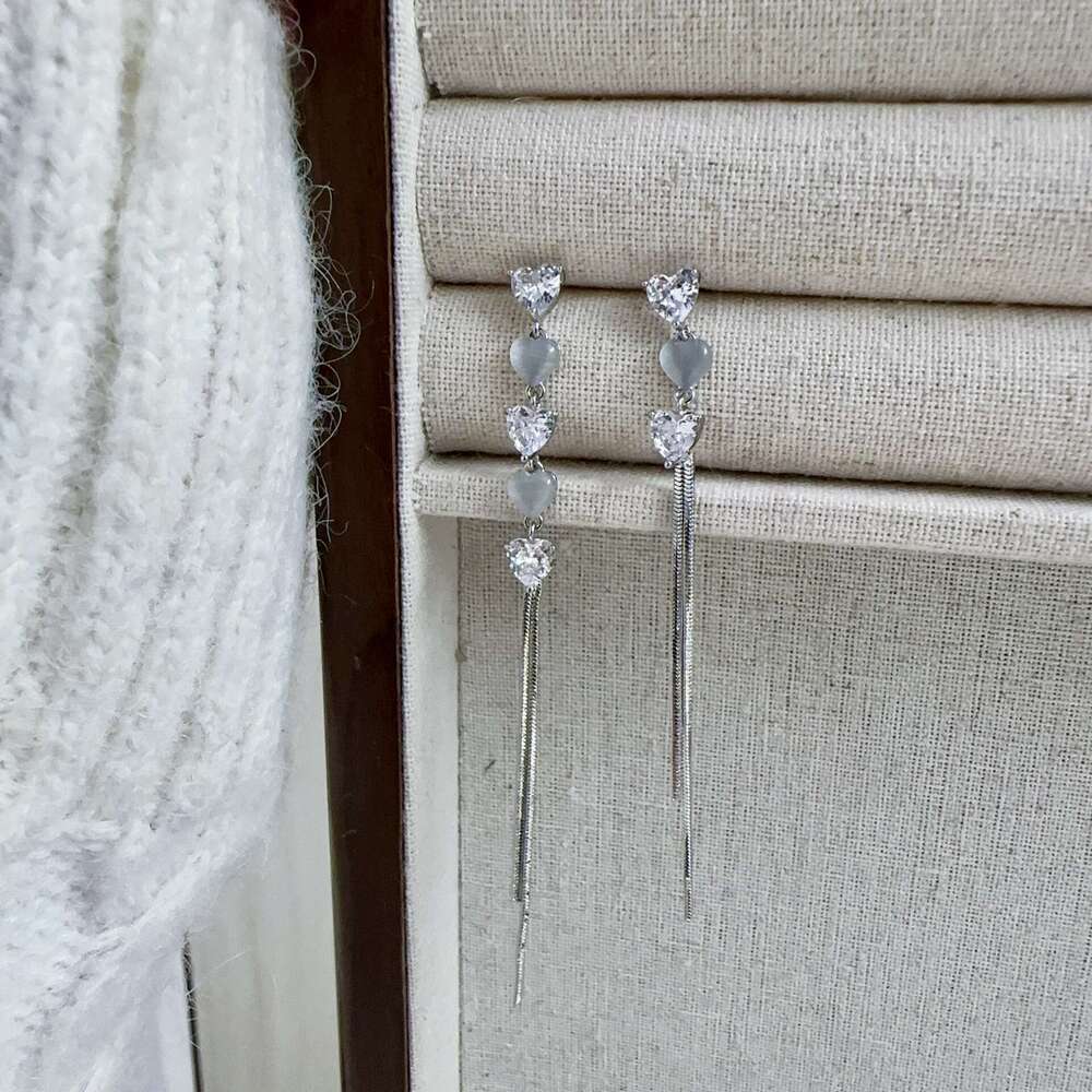 Asymmetric Flashing Zircon Heart Cat's Eye Stone Tassel Earrings for Women Unique Temperament Light High-end Sense Studs Ear Clips Gentle 901