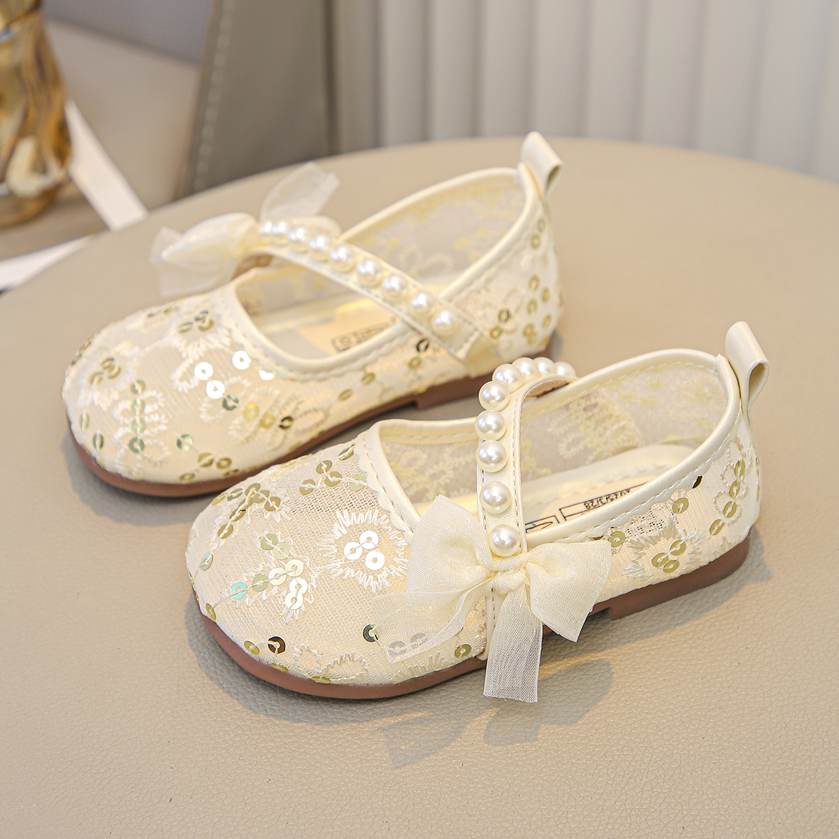 Sweet hanfu ride girls lace embroidered shoes pearl bow Exquisite single shoes