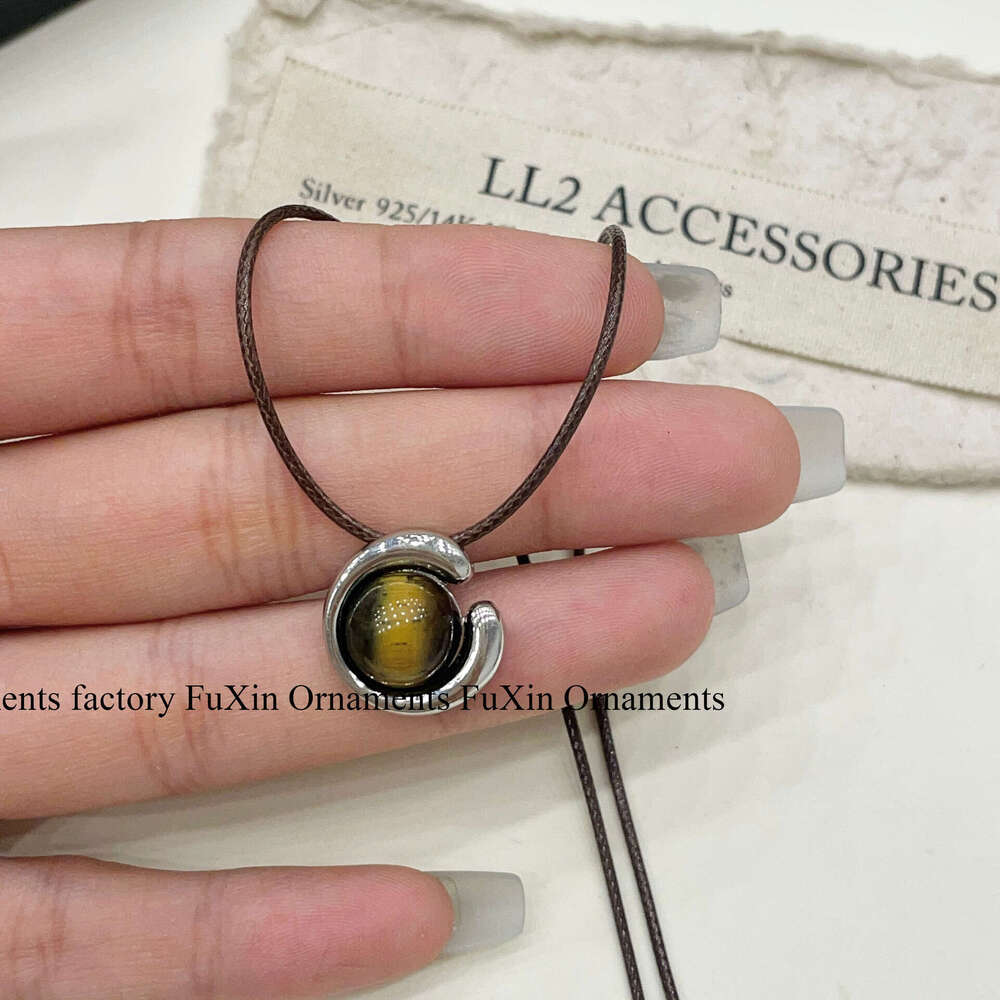 Tiger Eye Stone Necklace for Women, New Elegant Niche Light Choker, Fashionable Chinese Style Collarbone Chain Accessory 685