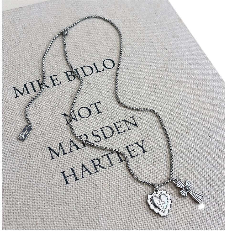 Sweet Cool Heart Cross Minimalist Style Personality Black Gothic Sweater Pendant Versatile Collarbone Sweatshirt Chain c94