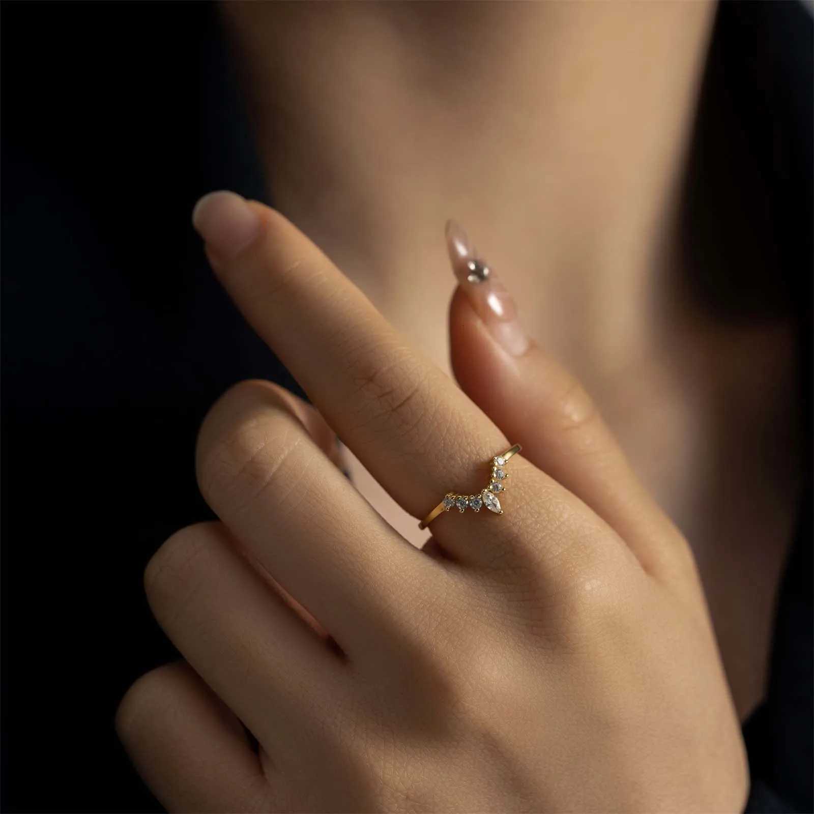 2023 Queen CZ V Markulse Sterling Silver Solid Ring Geometric Luxury Women Ring Rock Punk Fine Jewelry y250730
