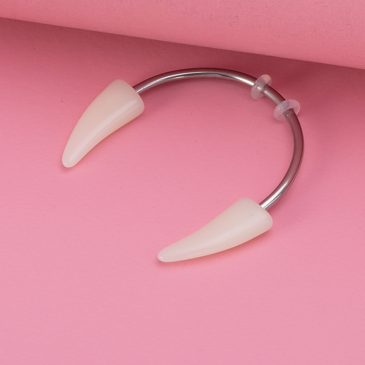 Dracula Fang Lip Ring Resin Stainless Steel Body Piercing Jewelry Ear Bone Ring Wholesale