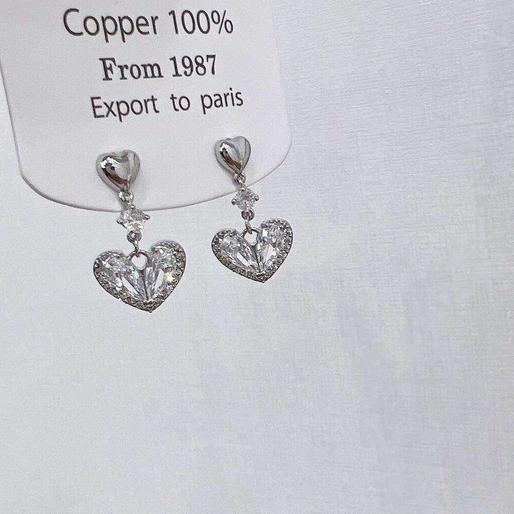 Super Sparkling Heart 2024 New Zircon Stud for Women High-end Elegant Light Earrings Niche Ear Jewelry ede