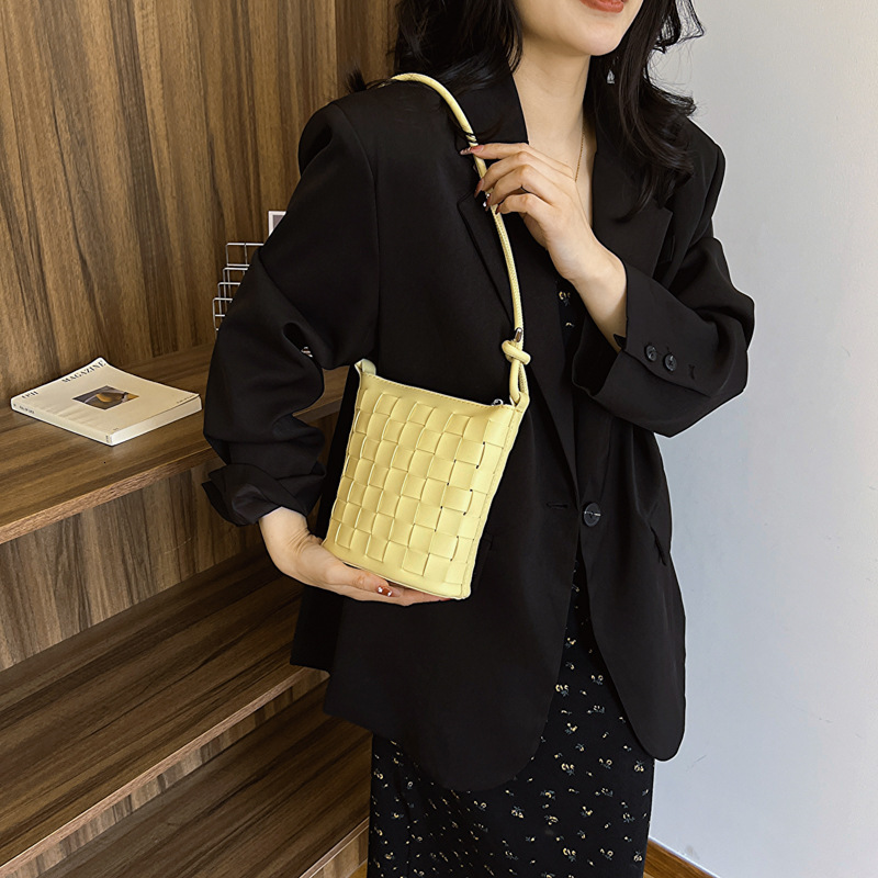 Hand-woven for Women 2024 New Trendy Single Shoulder Korean Fashion Solid Color Simple Crossbody Phone Bag ddmymoon