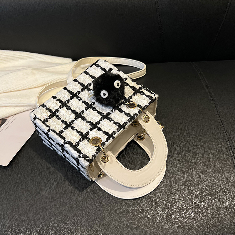 Autumn Winter Womens Bag Single Shoulder Korean Version Crossbody Bag Artistic Small Fresh Stylish Versatile Plaid Handbag 250731